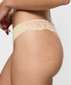 Triumph Trusser<6720 CREAMY DREAM - Prette Micro String